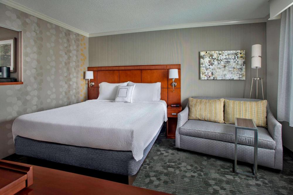 Guestroom King interior